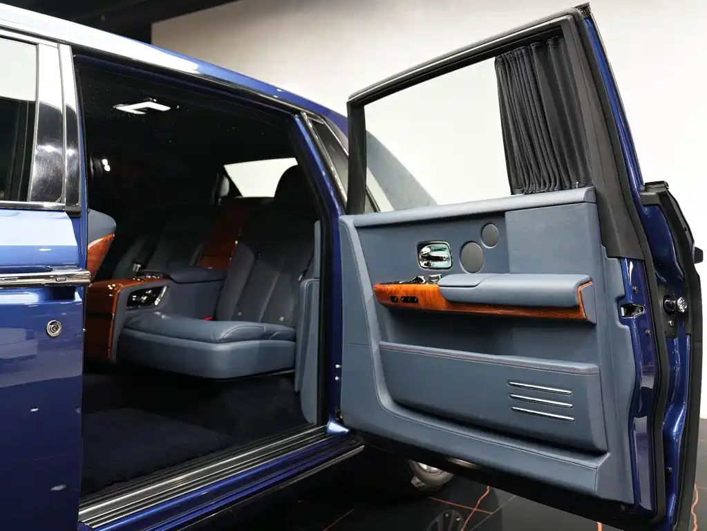 Phantom 2018 6.7T long wheelbase version купить на сайте DeffCars