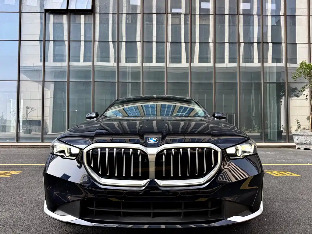 BMW 5 Series 2024 525Li M Sports Package купить на сайте DeffCars