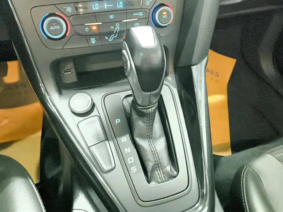 Focus 2018 hatchback classic EcoBoost 125 automatic super stylish smart mobility version купить на сайте DeffCars