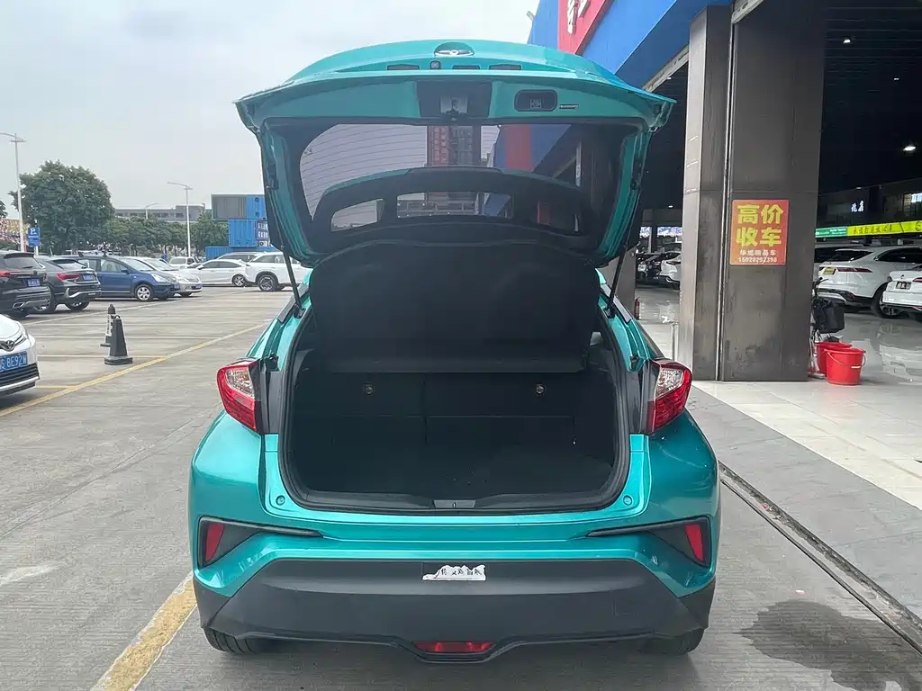 Toyota C-HR 2020 2.0L Leading Edition купить на сайте DeffCars