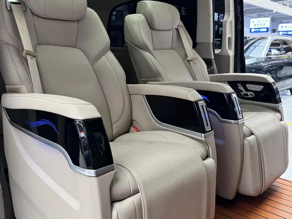 Mercedes V-Class 2022 V 260 L Long Wheelbase Premium Edition купить на сайте DeffCars