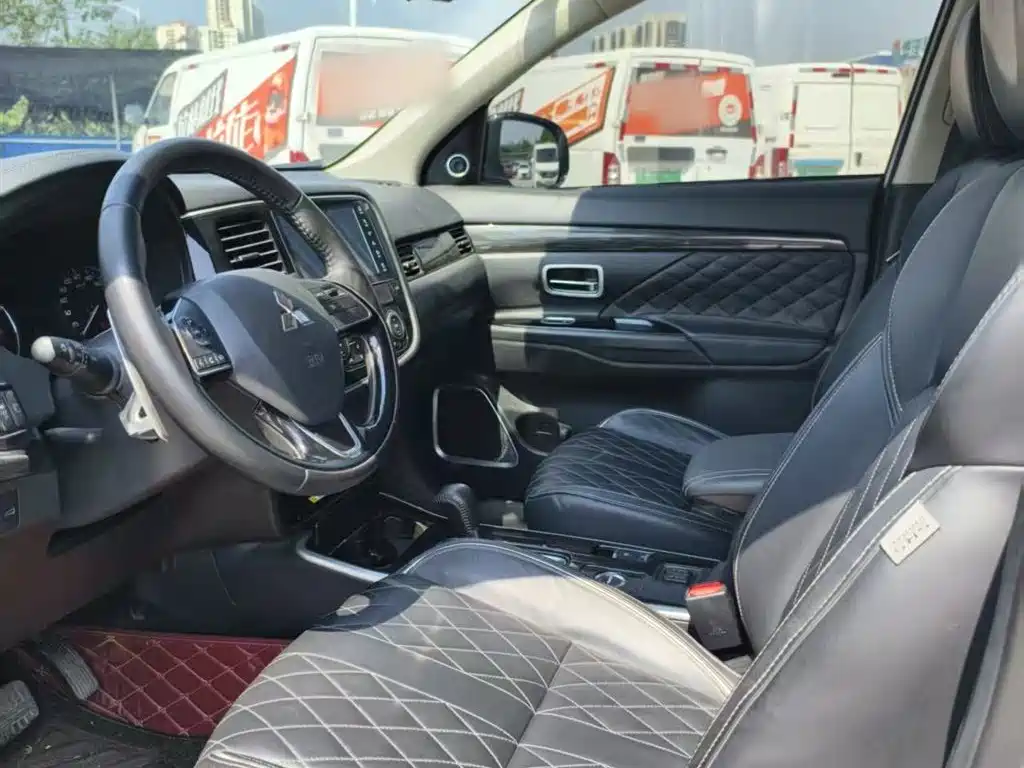 Outlander 2020 2.4L four-wheel drive exclusive version, 5 seats купить на сайте DeffCars