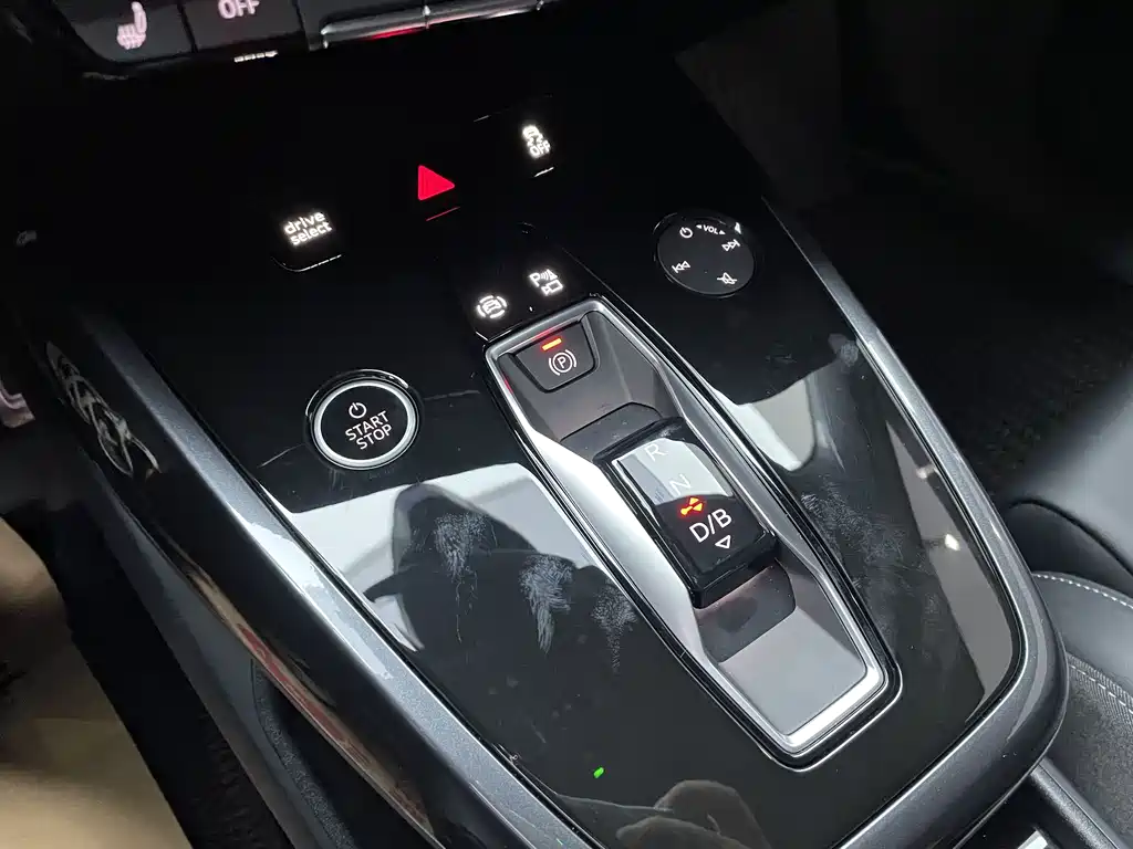 Audi Q4 e-tron 2024 40 e-tron Creative Edition купить на сайте DeffCars