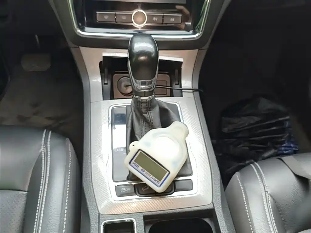 Roewe RX5 2019 20T two-wheel drive automatic 4G interconnected platinum version купить на сайте DeffCars
