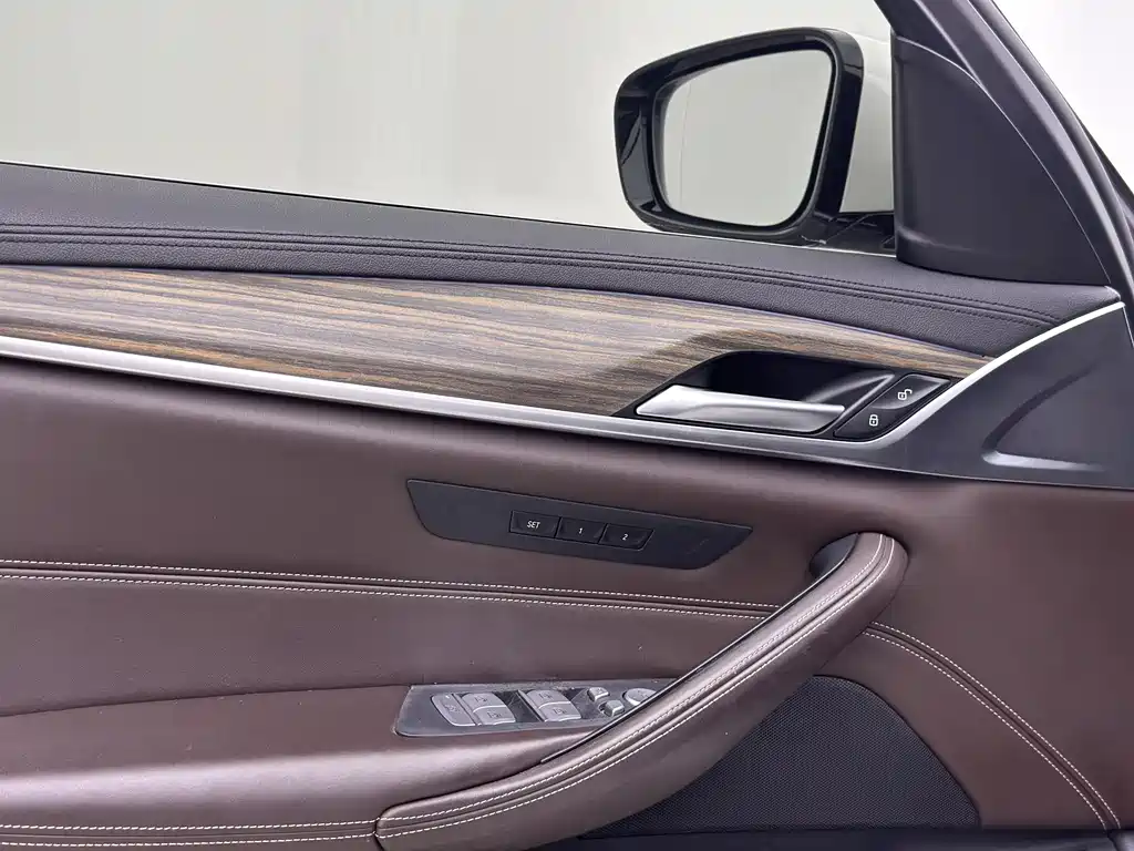 BMW 5 Series New Energy 2019 530Le Luxury Package купить на сайте DeffCars