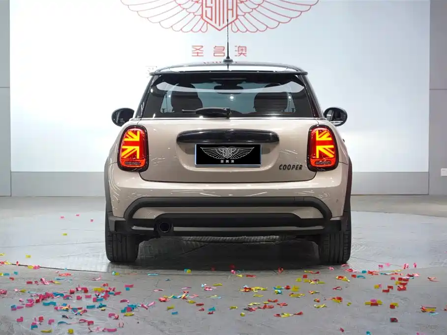 MINI 2022 1.5T COOPER Artist купить на сайте DeffCars