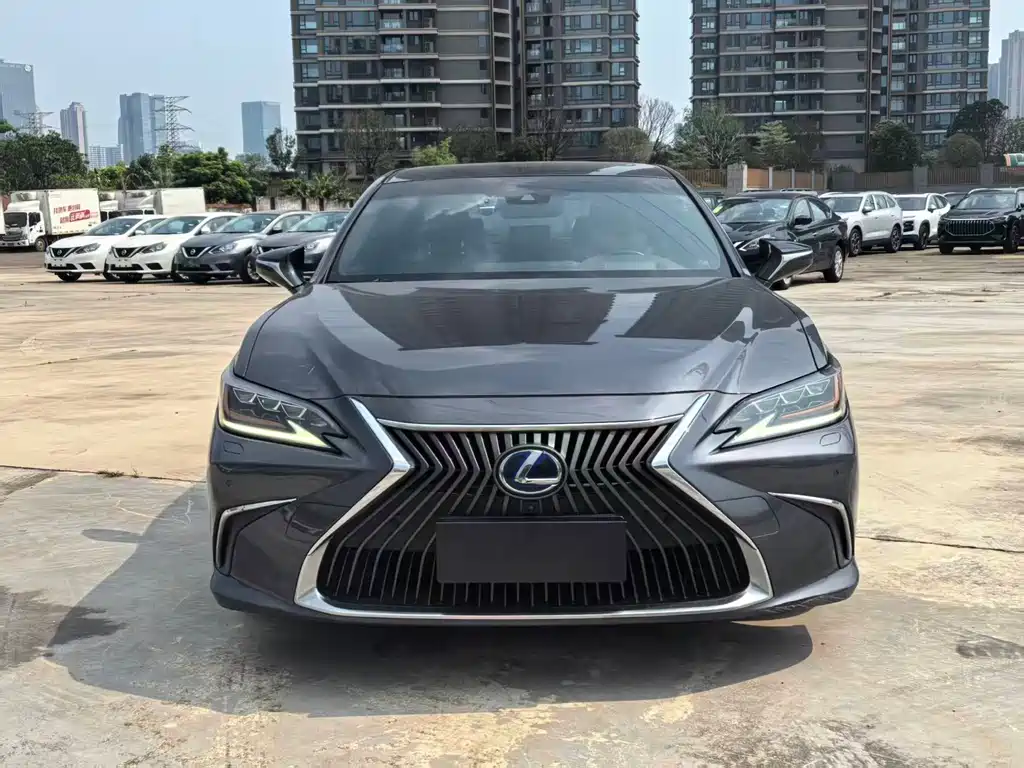 Lexus ES 2018 300h Executive Edition National V купить на сайте DeffCars