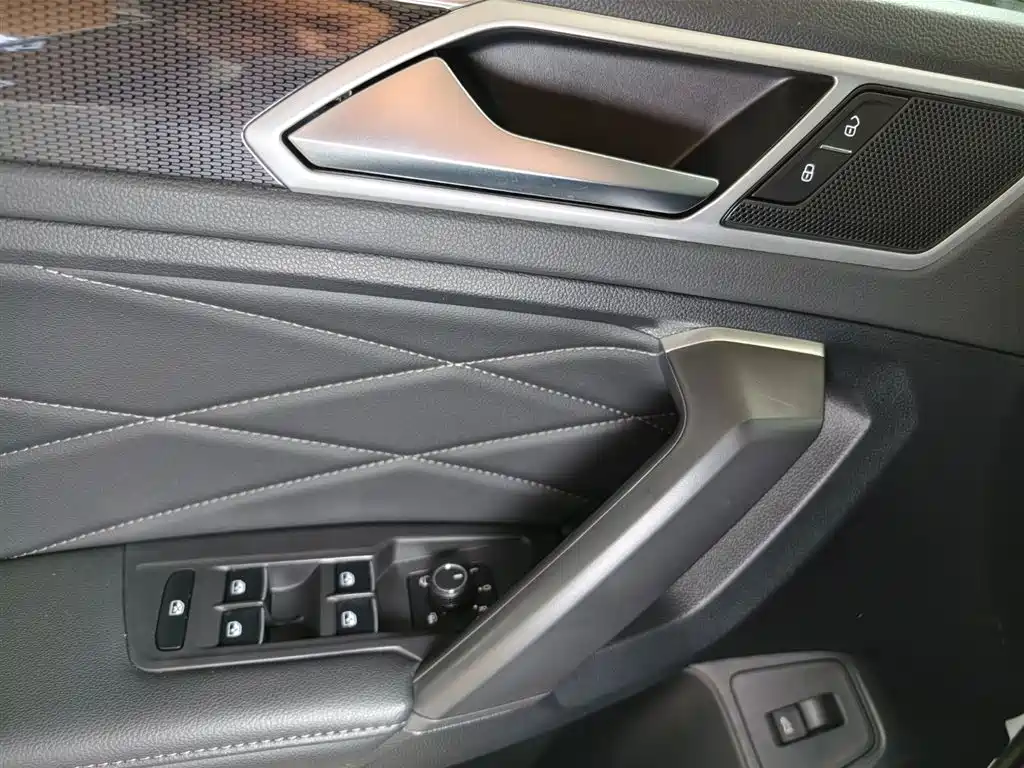 Tiguan L 2023 300TSI automatic two-wheel drive smart version купить на сайте DeffCars