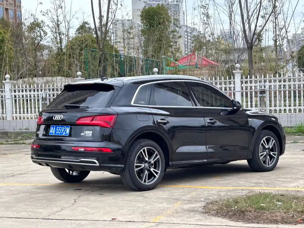Audi Q5L 2020 40 TFSI enjoys fashionable style купить на сайте DeffCars