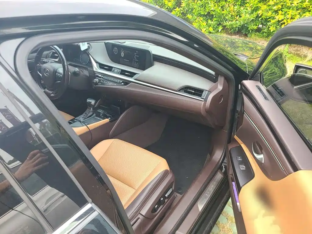 Lexus ES 2020 200 Excellence Edition купить на сайте DeffCars