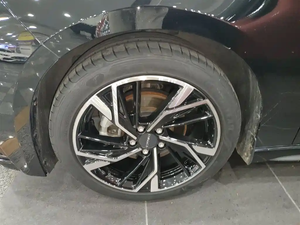 Lynk & Co 03 2023 2.0TD DCT Pro купить на сайте DeffCars
