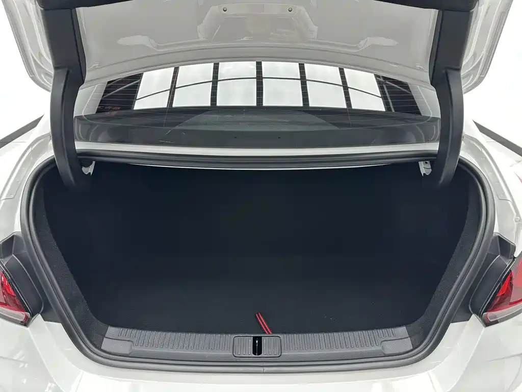 MG5 2023 180DVVT CVT Deluxe Edition купить на сайте DeffCars