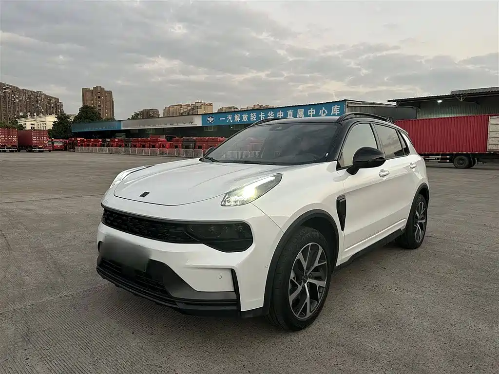 Lynk & Co 01 EM-P 2021 model 1.5TD PHEV Halo купить по цене 2 094 431 ₽  на сайте DeffCars