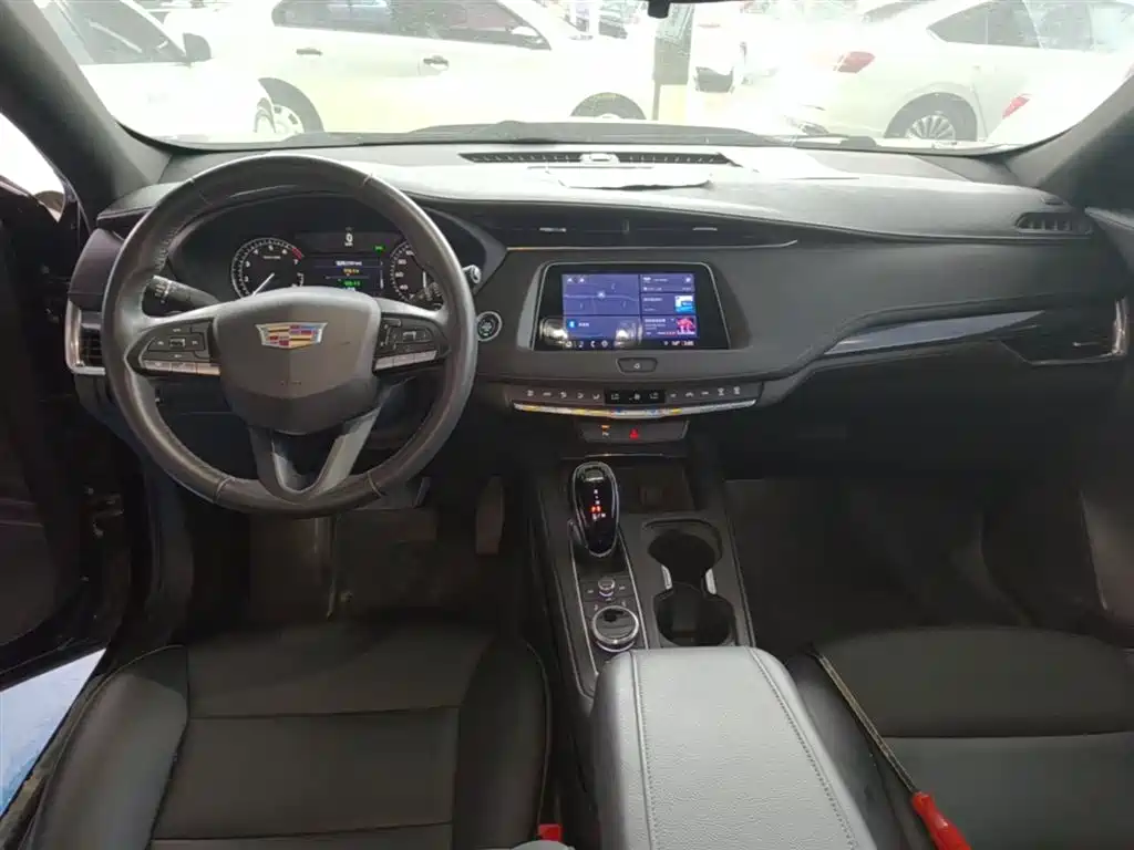 Cadillac XT4 2022 28T two-wheel drive fashion model купить на сайте DeffCars