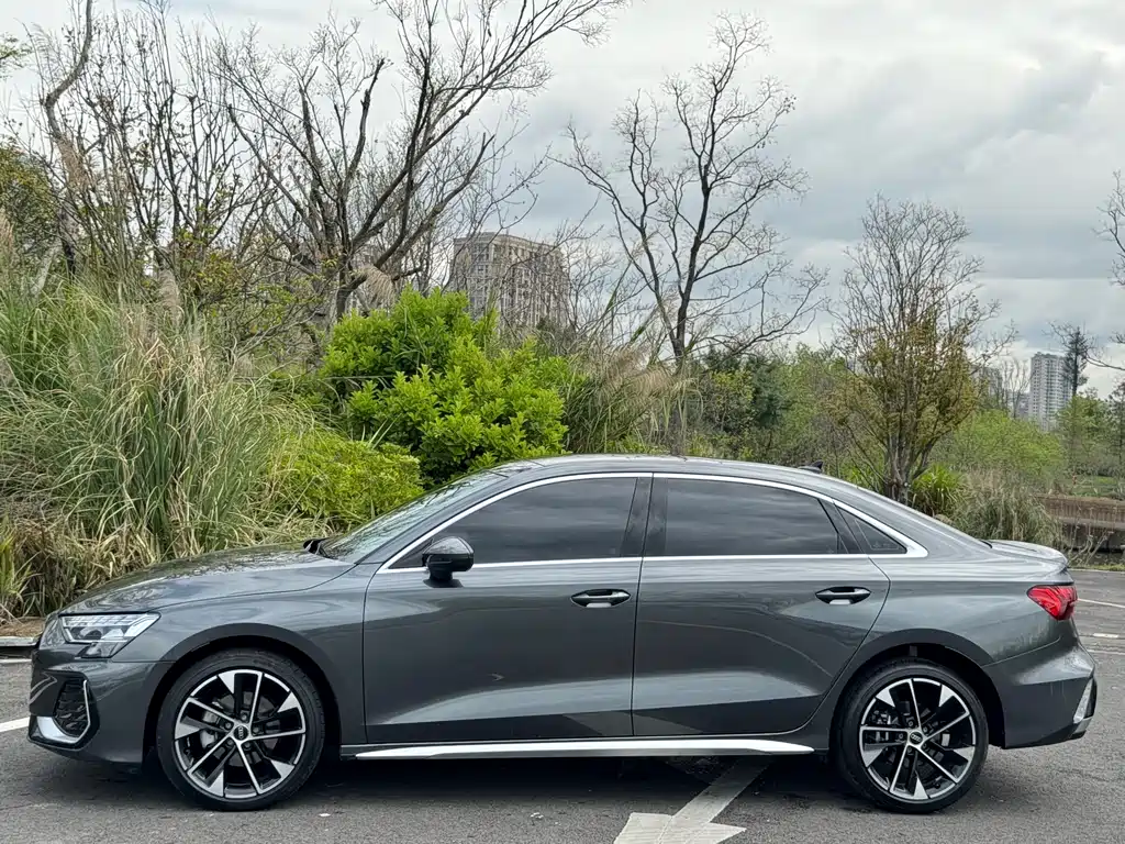 Audi A3 2025 A3L Limousine 35TFSI Flying Spur Exclusive купить на сайте DeffCars