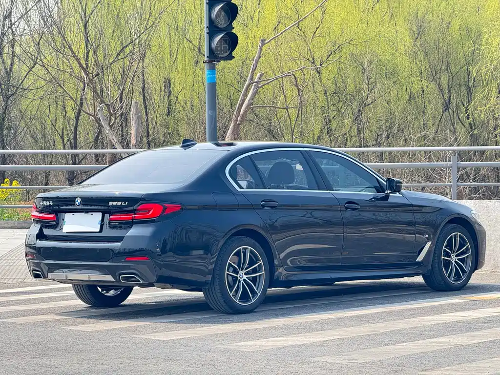 BMW 5 Series 2022 525Li M Sports Package купить на сайте DeffCars