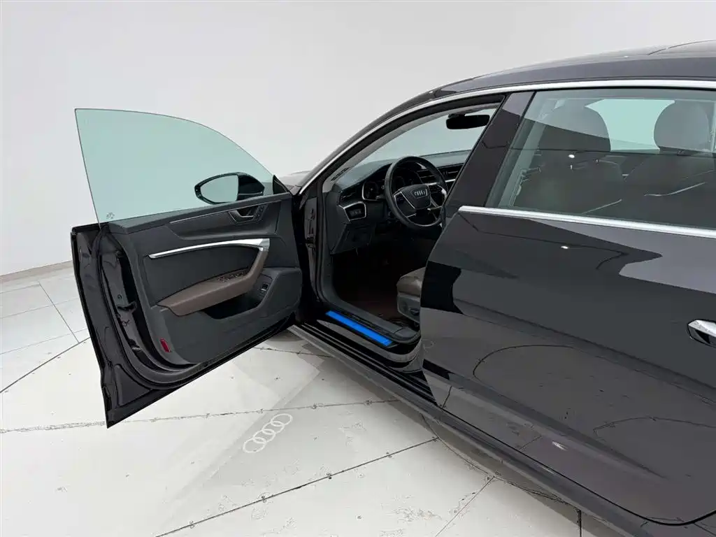Audi A7L 2024 45TFSI S-line Dream Building Liquid Crystal Package купить на сайте DeffCars