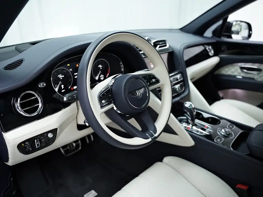 Bentayga 2021 4.0T V8 купить на сайте DeffCars