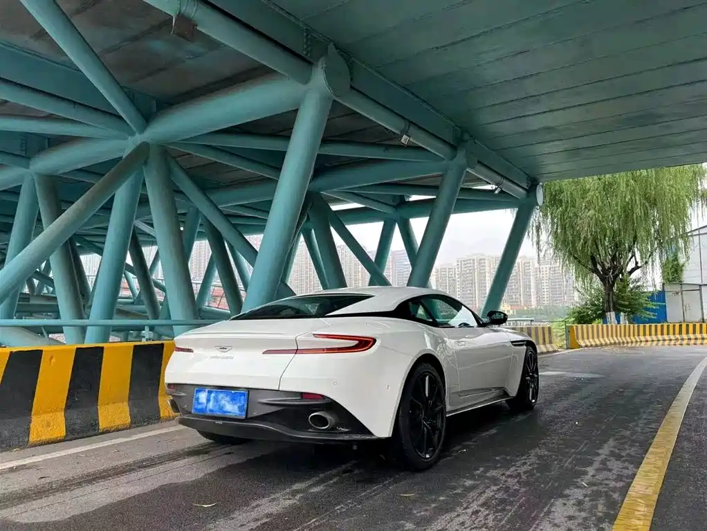 Aston Martin DB11 2019 4.0T V8 Coupe купить на сайте DeffCars