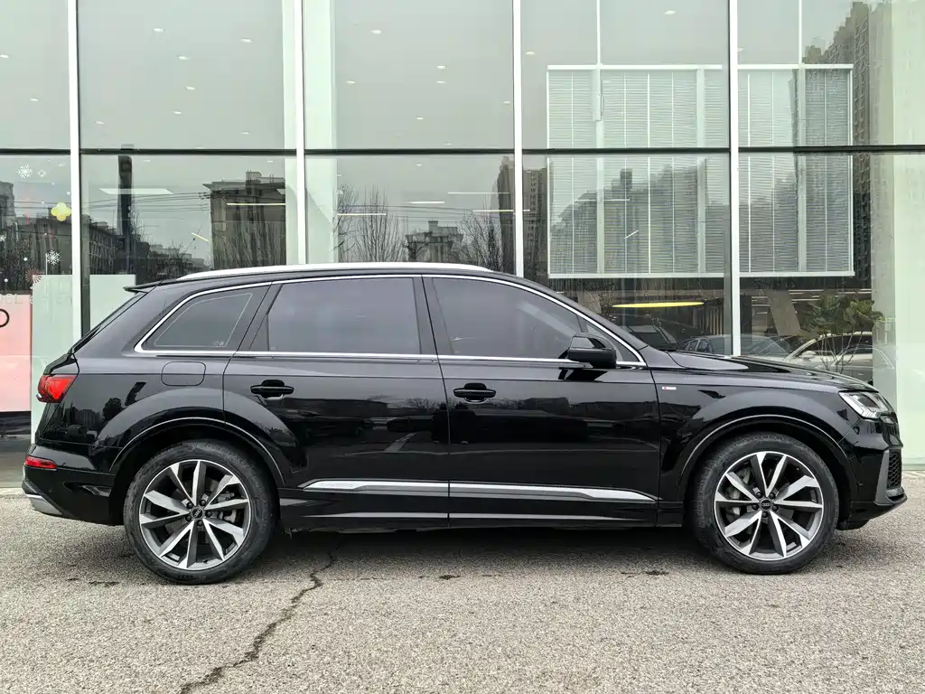Audi Q7 2022 55 TFSI quattro S line sports купить на сайте DeffCars