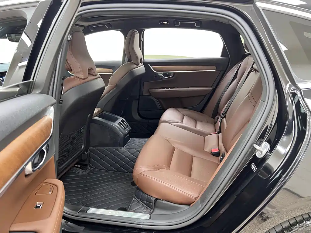 Volvo S90 2024 B5 Zhiyi Luxury Edition купить на сайте DeffCars