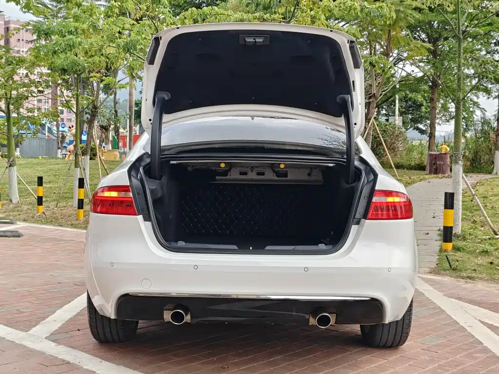 Jaguar XEL 2018 2.0T 200PS Exclusive Edition купить на сайте DeffCars