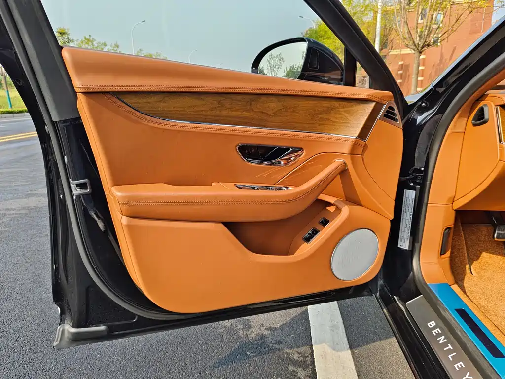 Flying Spur 2022 4.0T V8 Standard Edition купить на сайте DeffCars