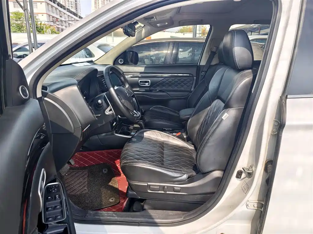 Outlander 2020 2.4L four-wheel drive exclusive version, 5 seats купить на сайте DeffCars