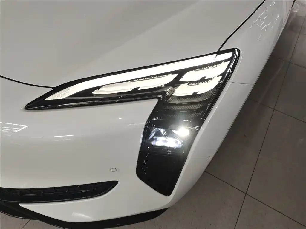 Hongqi EH7 2024 640 Pro+ four-wheel drive version купить на сайте DeffCars