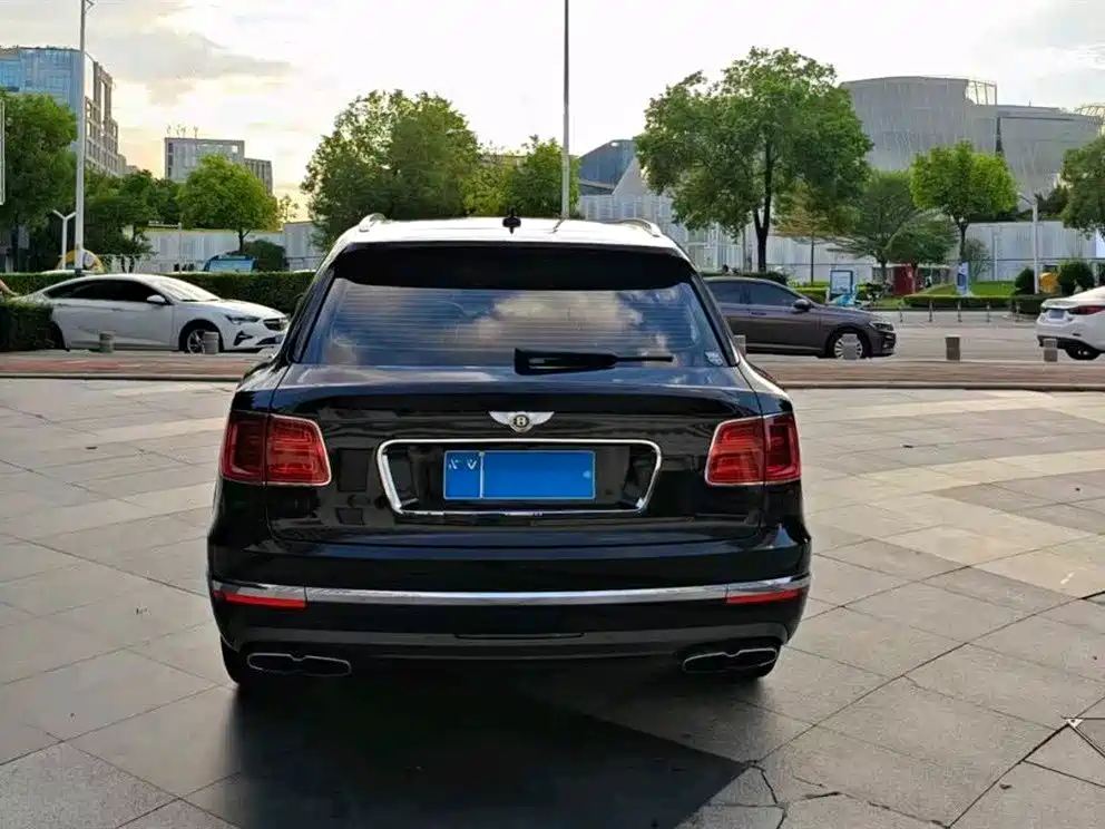 Bentayga 2018 4.0T V8 купить на сайте DeffCars