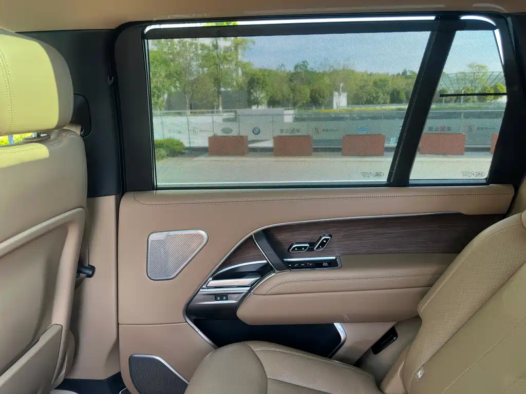 Range Rover 2024 3.0 L6 400PS Extended Edition, seven seats купить на сайте DeffCars