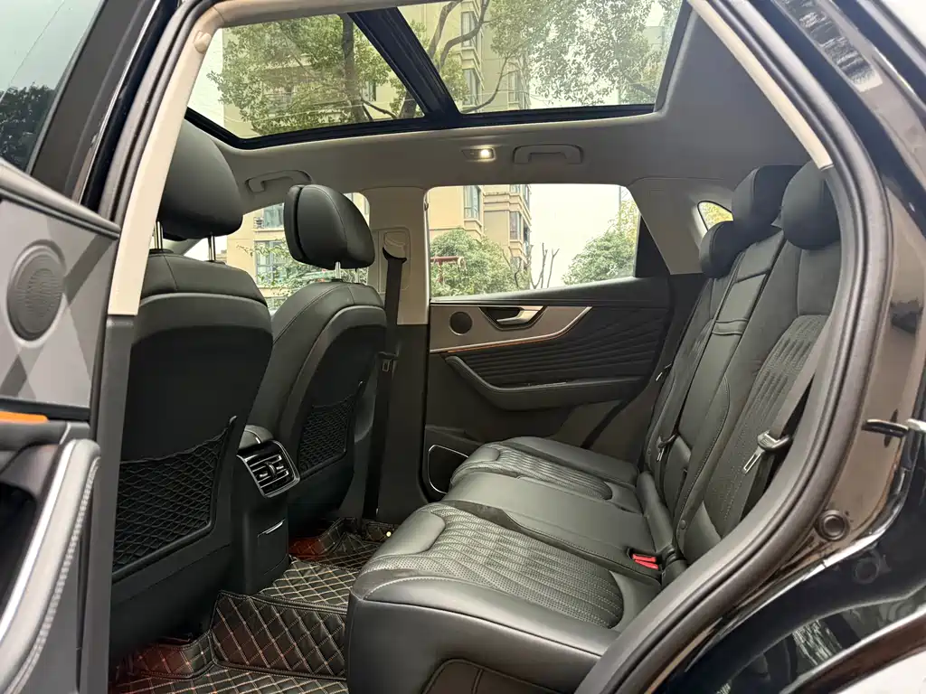 Hongqi HS5 2025 2.0T two-wheel drive Qixiang Pro version купить на сайте DeffCars