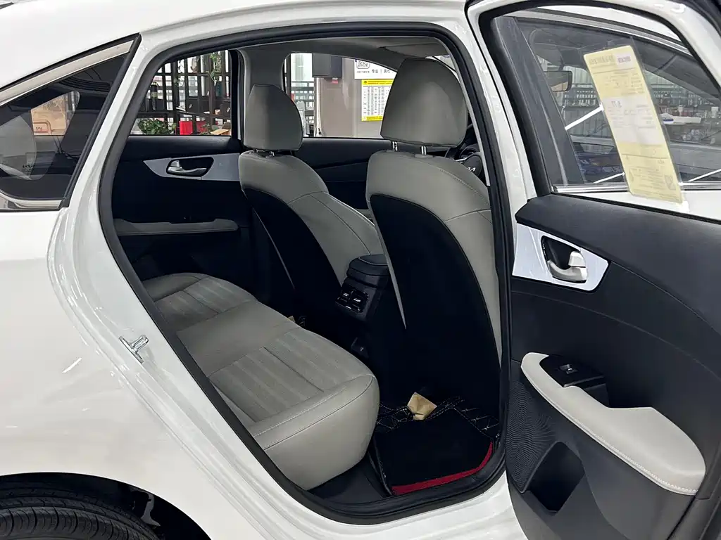 Kia K3 2024 1.5L CVT Luxury Smart Edition купить на сайте DeffCars