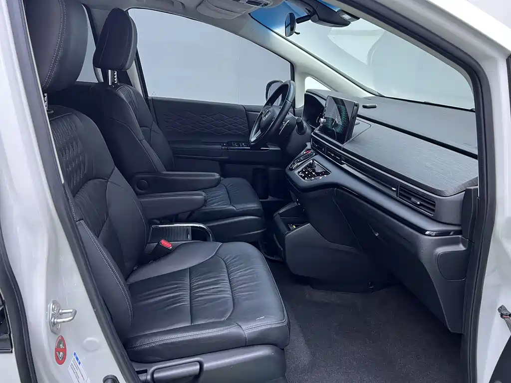 Alison 2022 2.0L e:HEV Deluxe Edition купить на сайте DeffCars