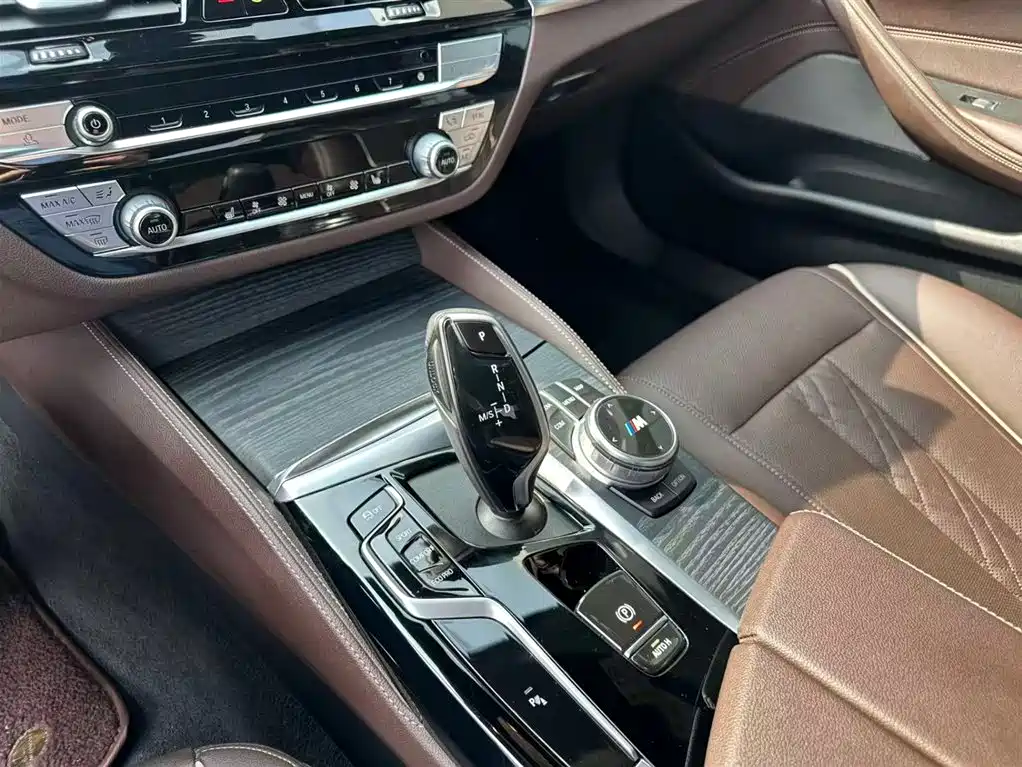 BMW 5 Series 2021 530Li Leading M Sports Package купить на сайте DeffCars
