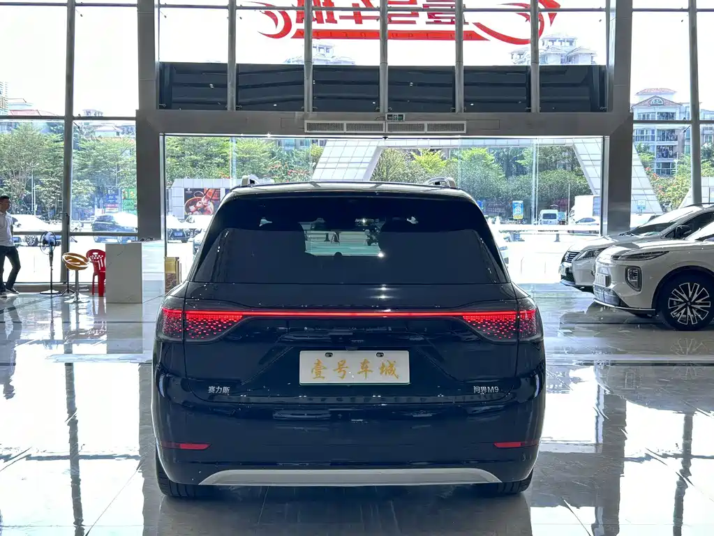 Wenjie M9 2024 extended range Ultra version 42kWh 6-seater version купить на сайте DeffCars