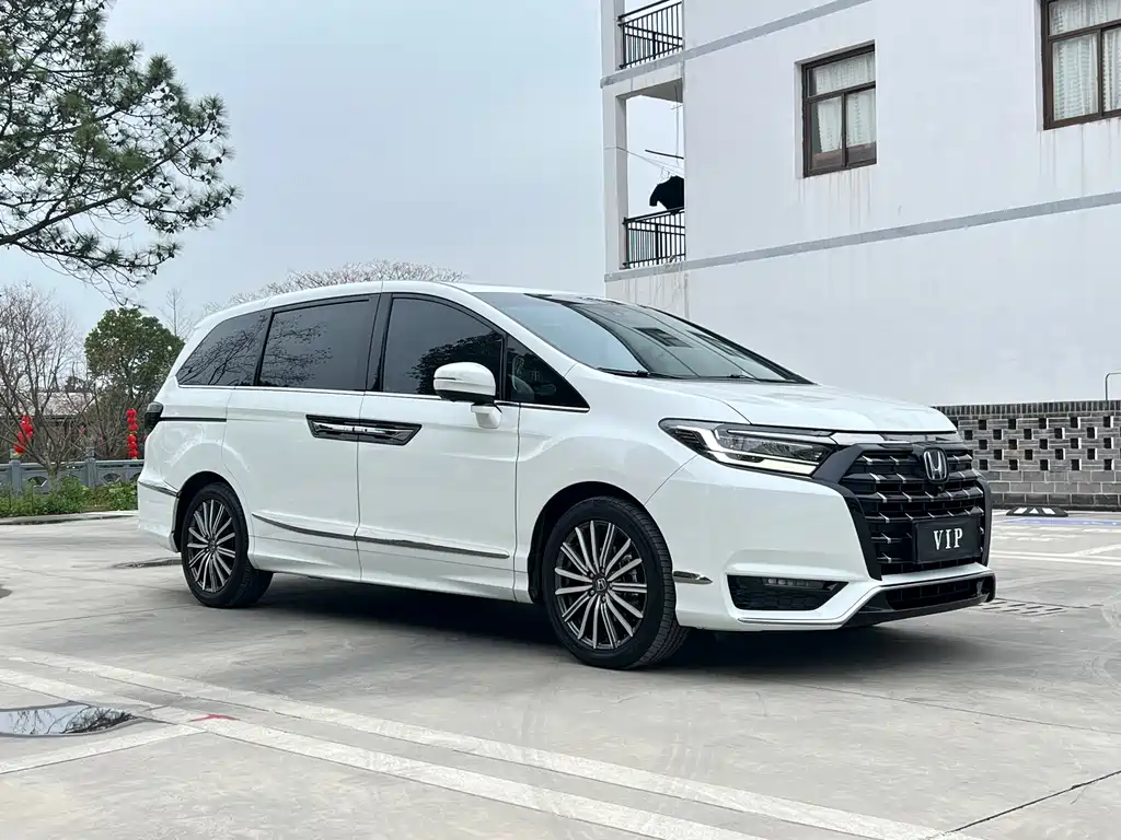 Alison 2022 2.0L e:HEV Deluxe Edition купить на сайте DeffCars