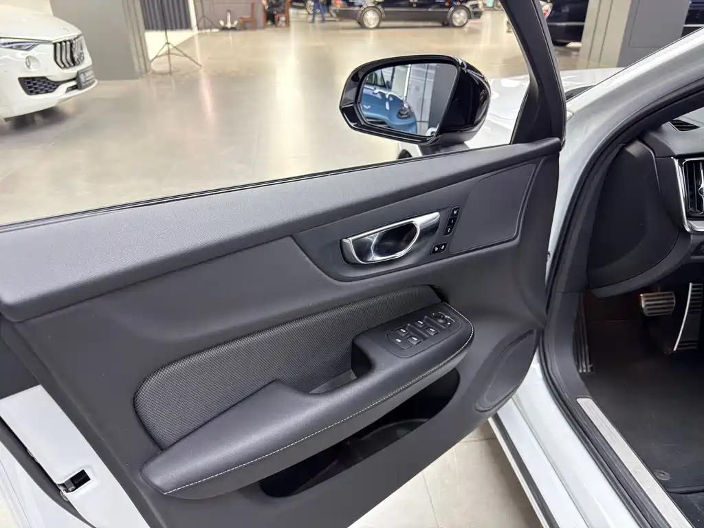 Volvo S60 2022 B4 Zhiyuan Sports Edition купить на сайте DeffCars