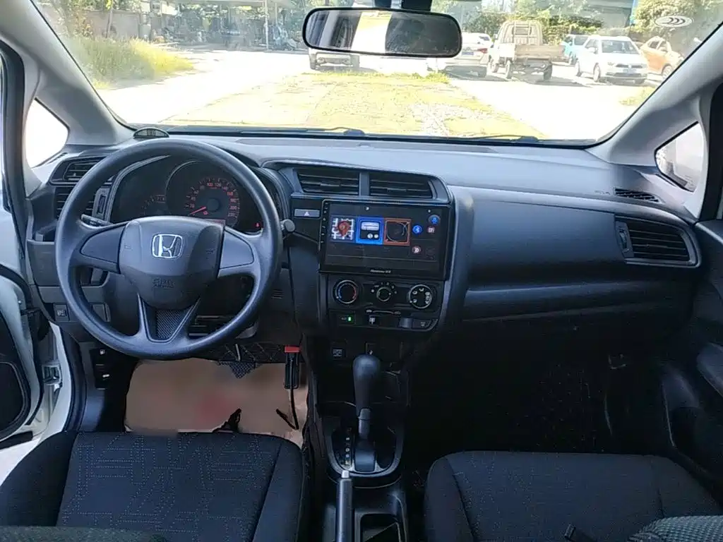 Fit 2018 1.5L CVT comfort sunroof version купить на сайте DeffCars