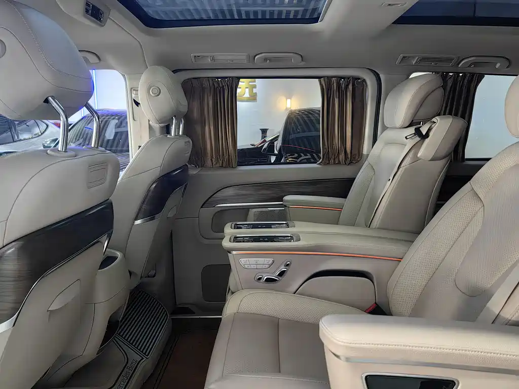 Mercedes-Benz V-Class 2022 V 260 L Long Wheelbase Luxury Edition купить на сайте DeffCars