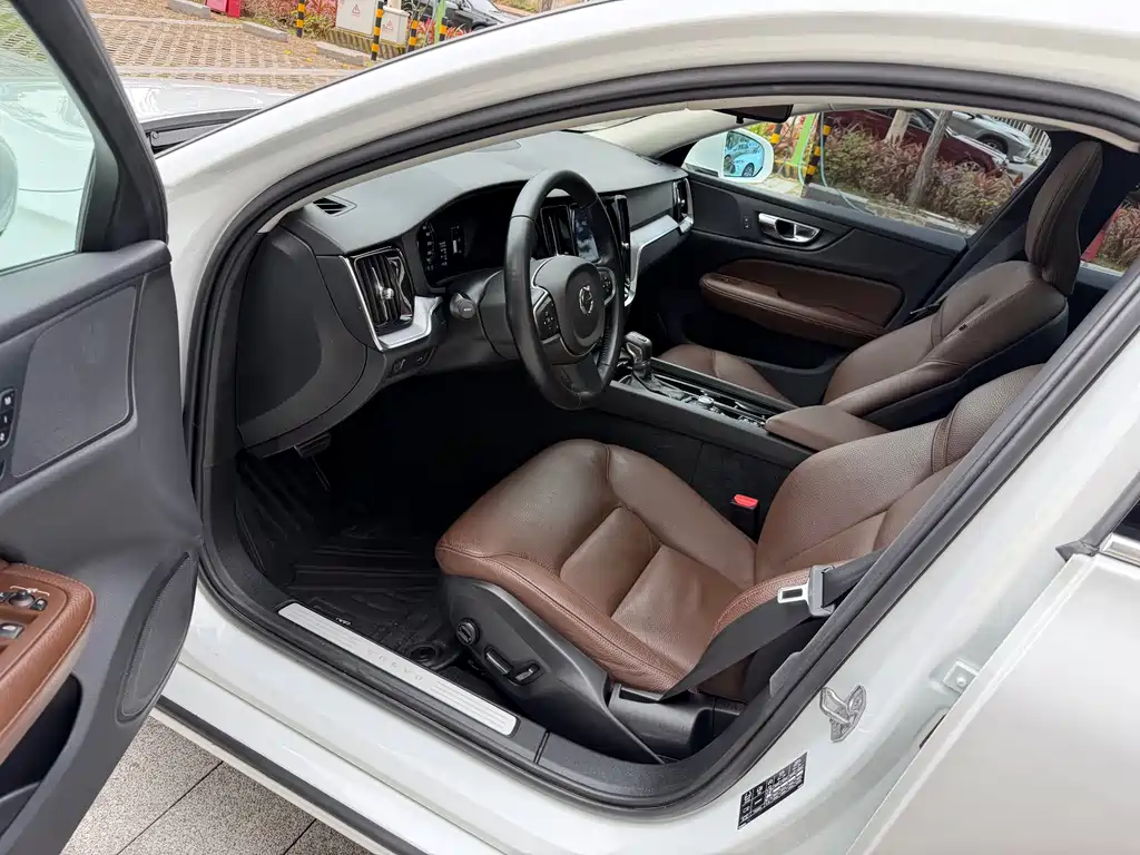 Volvo V60 2020 T4 Zhiyi Luxury Edition купить на сайте DeffCars