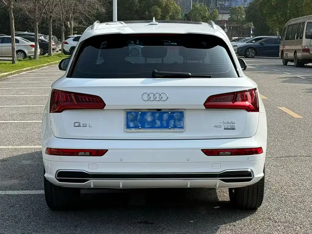 Audi Q5L 2020 40 TFSI enjoys fashionable style купить на сайте DeffCars