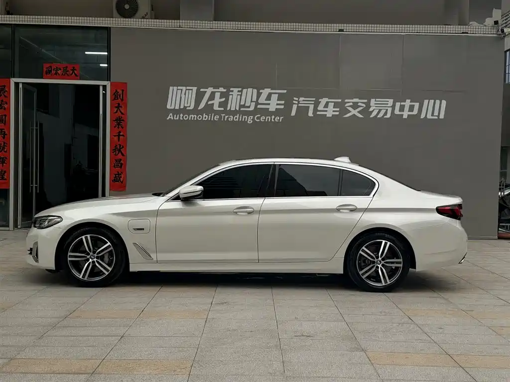 BMW 5 Series New Energy 2022 Model 535Le Luxury Package купить на сайте DeffCars