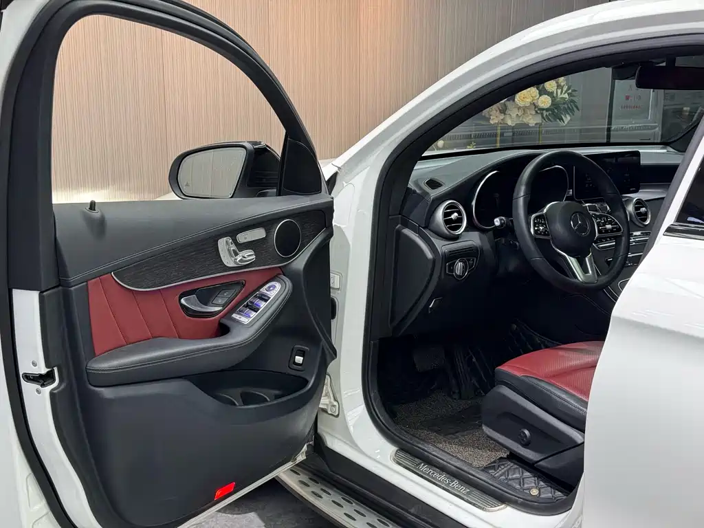 Mercedes-Benz GLC Coupe 2020 GLC 300 4MATIC Coupe SUV купить на сайте DeffCars