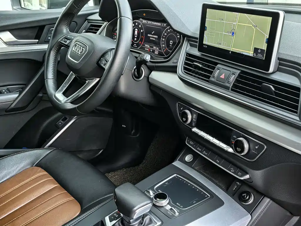 Audi Q5L 2020 40 TFSI enjoys fashionable style купить на сайте DeffCars