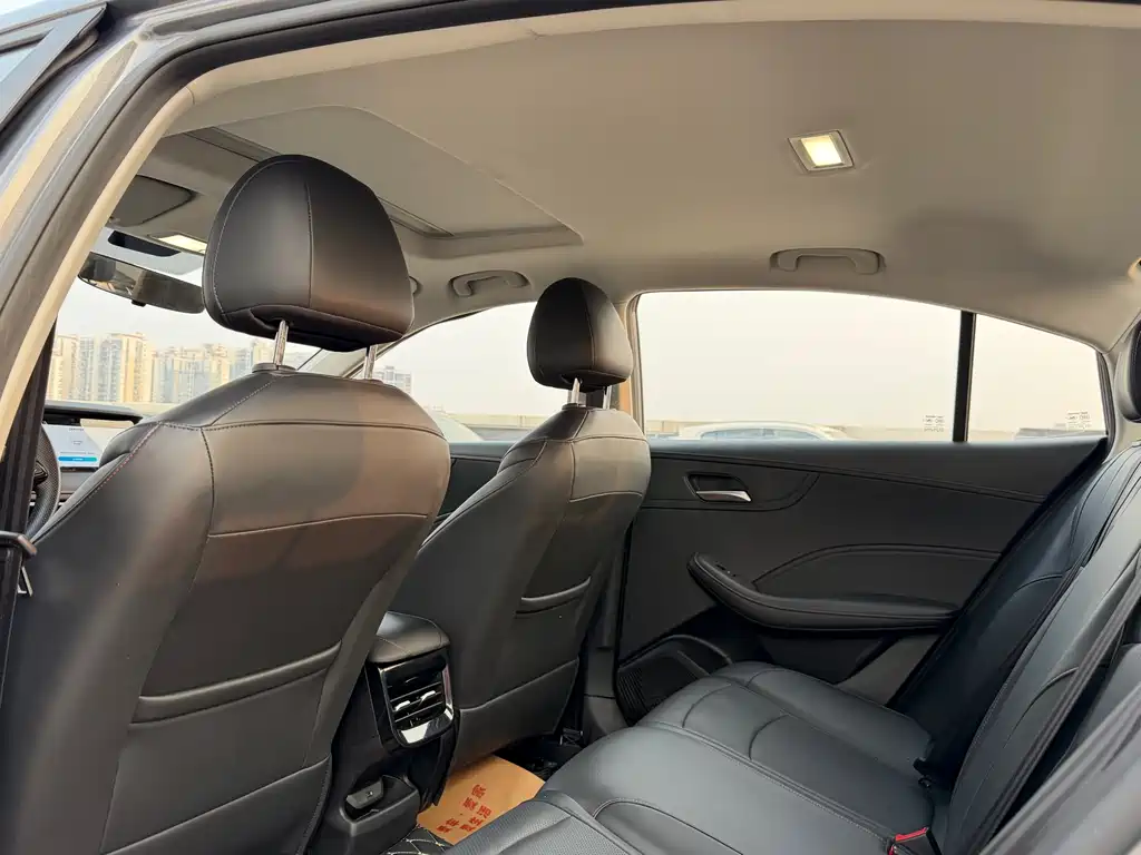 Roewe i5 2023 1.5L CVT Deluxe Edition купить на сайте DeffCars