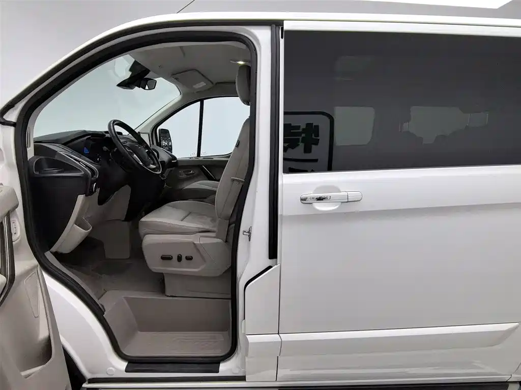 Tourio 2017 2.0T automatic refined version купить на сайте DeffCars