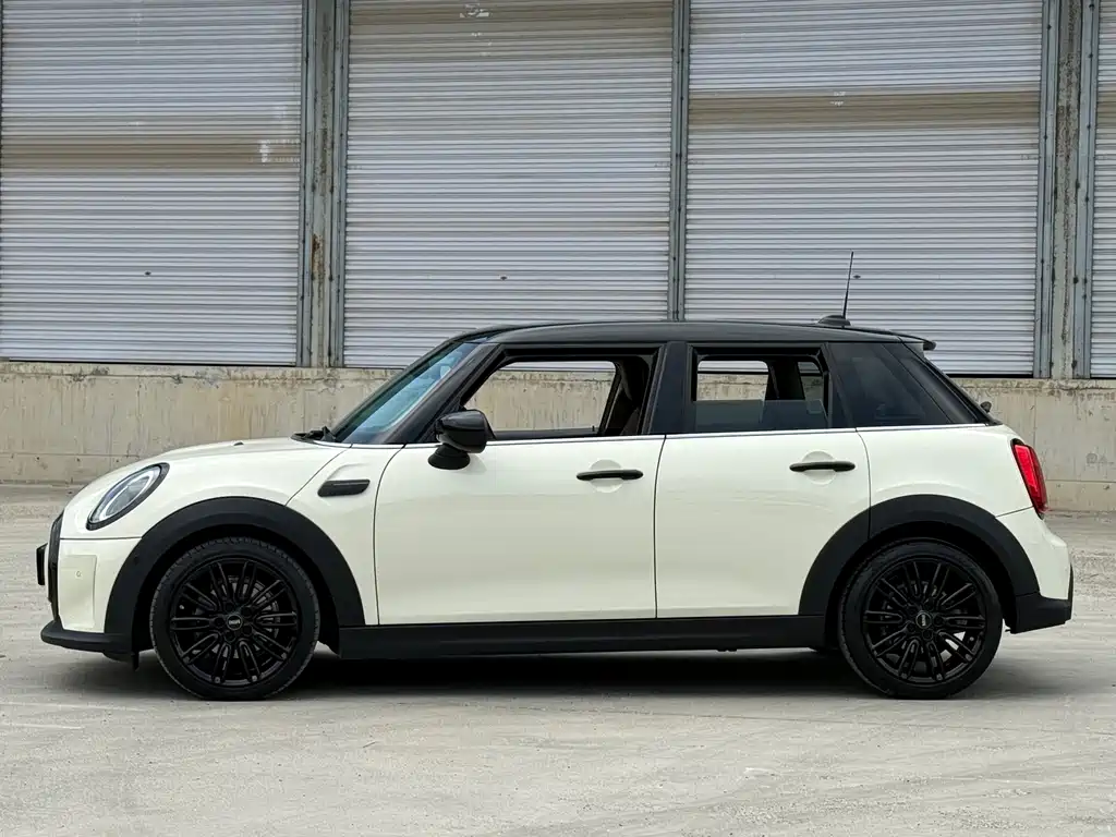MINI 2022 1.5T COOPER Artist Five-Door Edition купить на сайте DeffCars