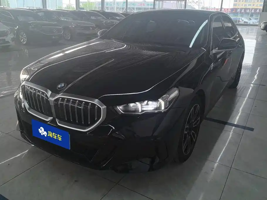 BMW 5 Series 2025 530Li Leading M Sports Package купить на сайте DeffCars