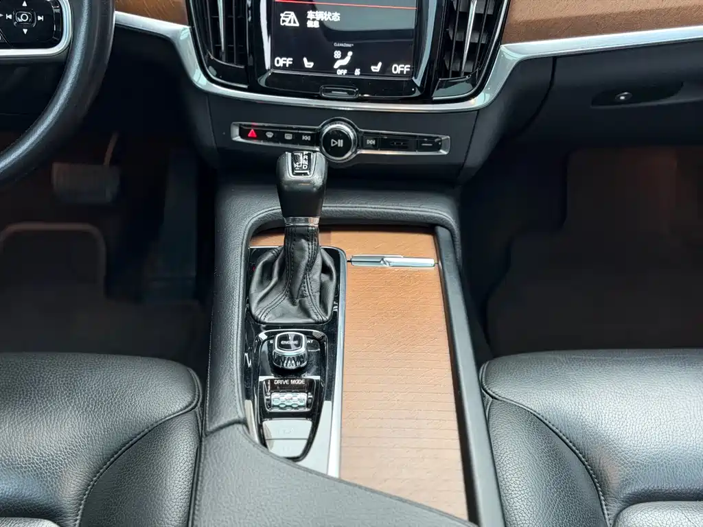 Volvo S90 2017 T5 Zhiya Edition купить на сайте DeffCars